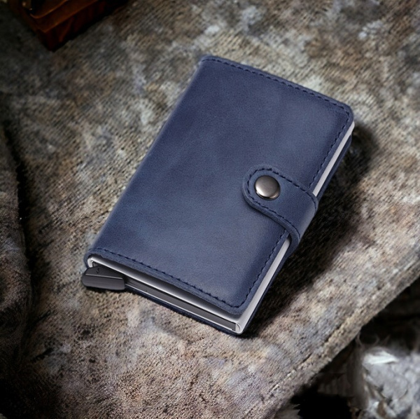 Держатель банковских карт Bakara из экокожи и алюминия 51х38х34см. / Картхолдер для кредитных карт на кнопке